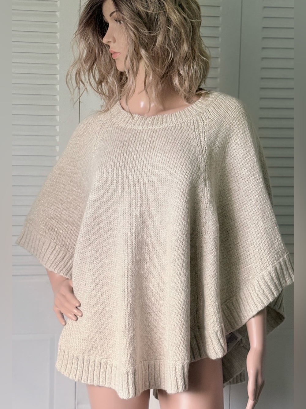 Michael Kors cream knit poncho sweater crew neckline relaxed silhouette Size Med